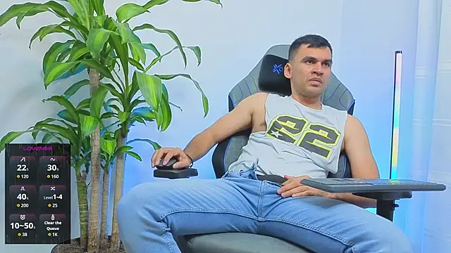 Hamiltonng12 Show in webcam