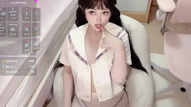 Peach-20's Live XXX Chat