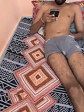 bisexual_rrr Show in webcam