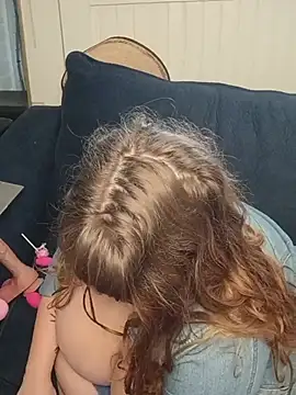 babyally2 Show in webcam