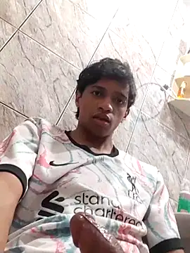 Show modela novineduu na web-kameri