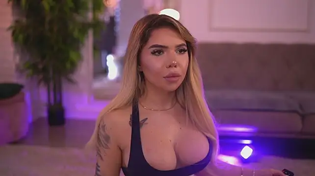 MaevaRey Chat XXX live