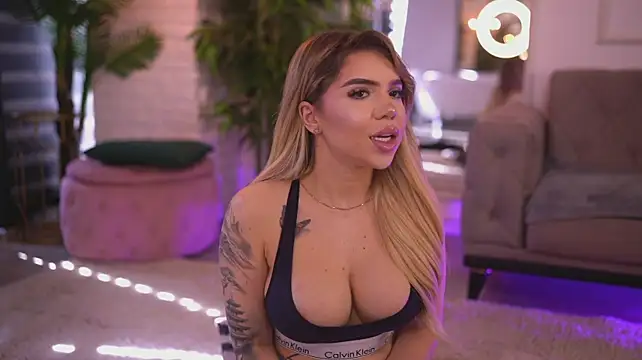 MaevaRey Adlı Modelin Canlı XXX Sohbeti