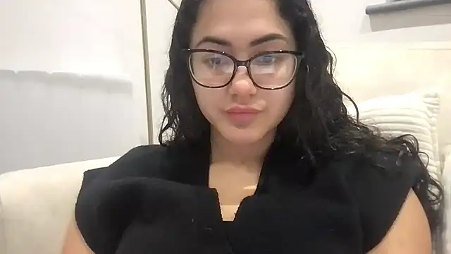 Alyiahdolll – webcam-show