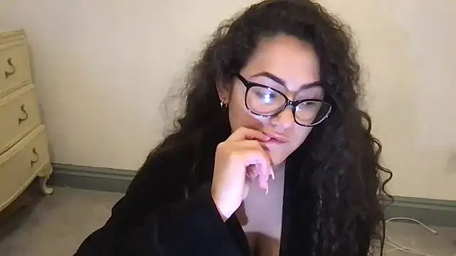 Alyiahdolll – webcam-show