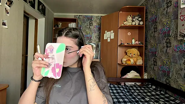 Show Webcam de KittyNoSkirty