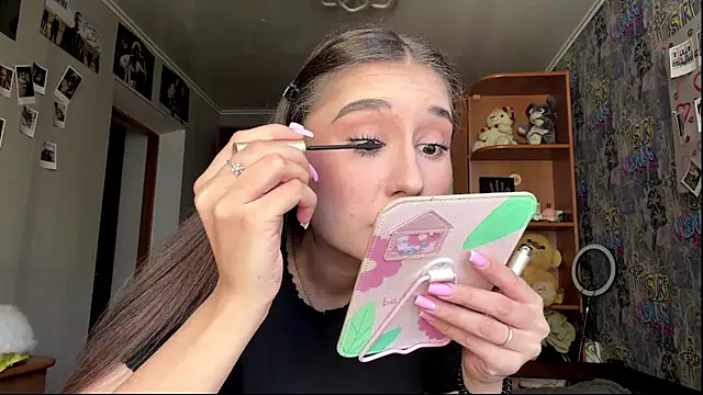 KittyNoSkirty élő XXX-chatje