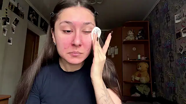 KittyNoSkirty: вебкам-шоу
