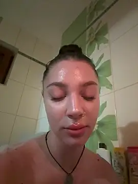 Pertunjukan Kamera Web I_amRedVelvet