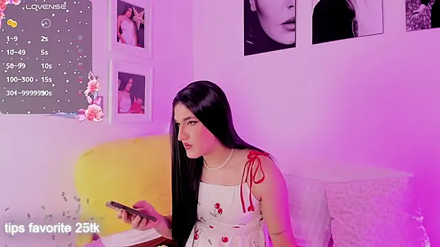 Naomi_Collins_n Webbikameraesitys