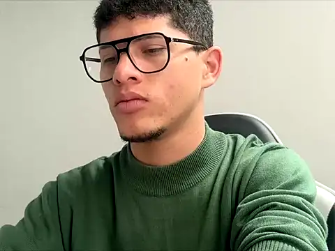 Edward_2709 Show in webcam