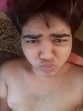 Show modela desianshu na web-kameri