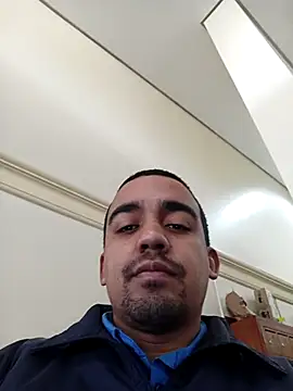 Show de morenogostoso29 na webcam
