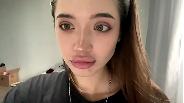 Pokazy przed kamerką – NicolleBarreto