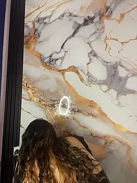ariana_ec Show in webcam