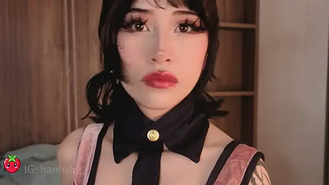 צ'אט XXX בשידור חי של HannahSky_