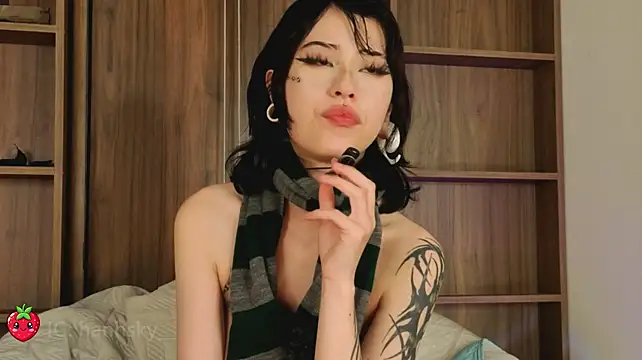 แชท XXX สดของ HannahSky_