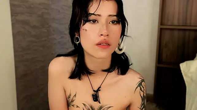 XXX chat uživo modela HannahSky_