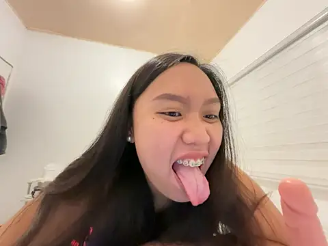 แชท XXX สดของ tricia_