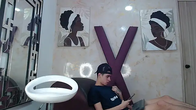 Show modela GOLDEN_BOSS na web-kameri