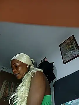 LiaCruz Show in webcam