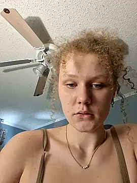 MaddieBoo1's Webcam Show