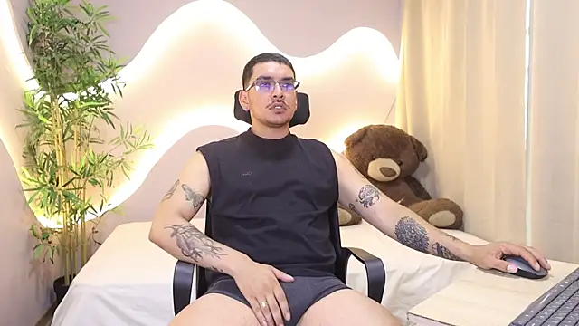 Show modela xdaniruiz na web-kameri