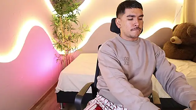 Show modela xdaniruiz na web-kameri