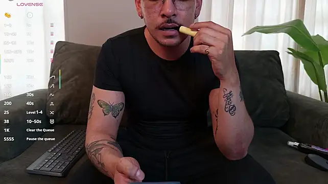 xdaniruiz Show in webcam