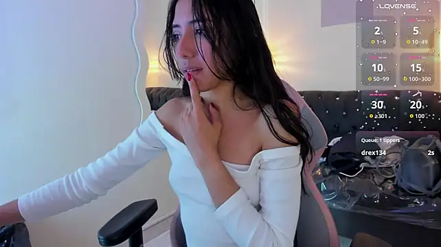צ'אט XXX בשידור חי של Nicole_jade