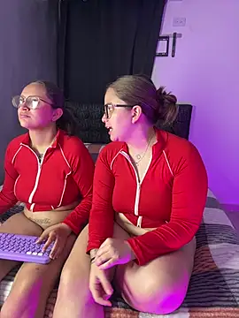 Annie_and_Raveenn Show in webcam