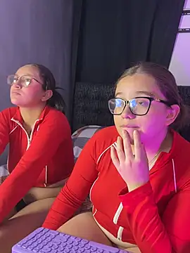 Annie_and_Raveenn's Webcam Show