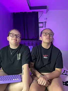 Annie_and_Raveennn Webbikameraesitys