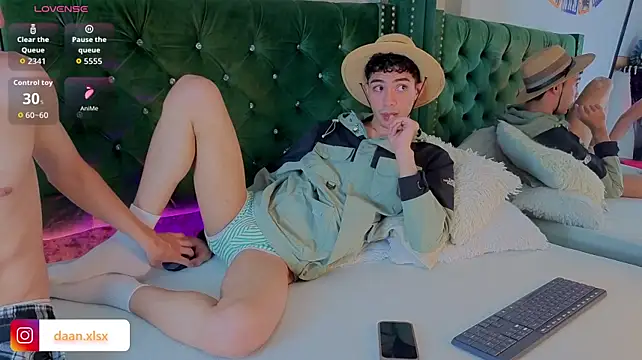 הופעת וובקאם של Adriann_voss
