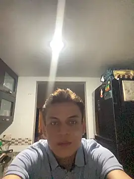 _Leo_Boy Show in webcam