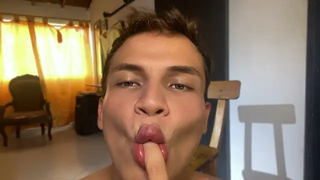 _Leo_Boy Webcam Show