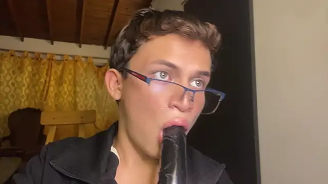 _Leo_Boy Adlı Modelin Web Kamerası Şovu
