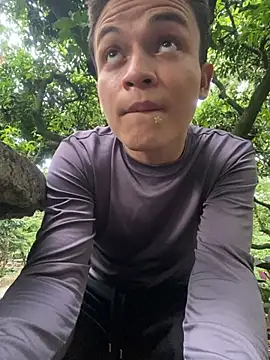 Pertunjukan Kamera Web _Leo_Boy