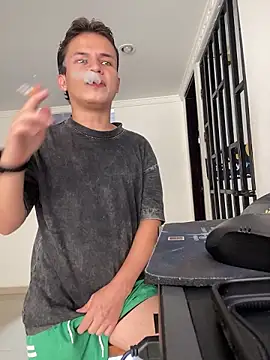 _Leo_Boy Show in webcam