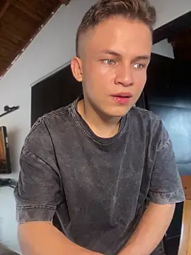 Show modela _Leo_Boy na web-kameri