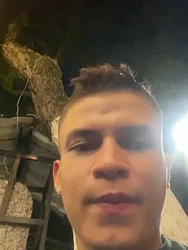 Pertunjukan Kamera Web _Leo_Boy