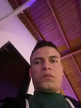 _Leo_Boy: διαδικτυακό σόου στην κάμερα