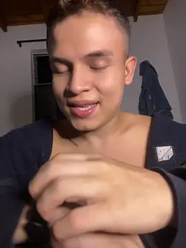 _Leo_Boy Show in webcam