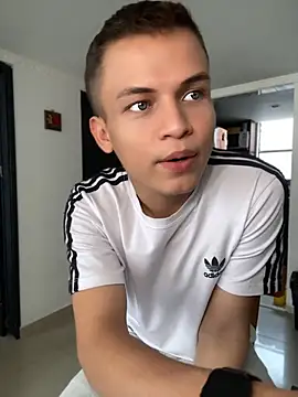 _Leo_Boy Show in webcam