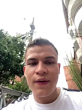 _Leo_Boy Show in webcam
