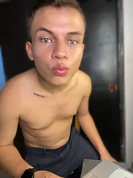 _Leo_Boy Pertunjukan Webcam
