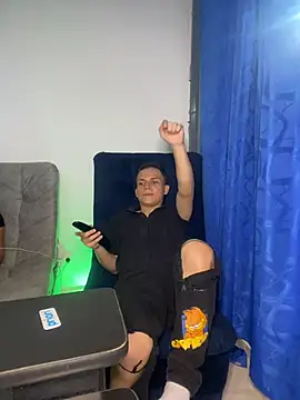 Pertunjukan Kamera Web _Leo_Boy