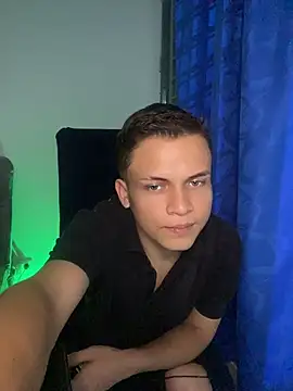 Pokazy przed kamerką – _Leo_Boy