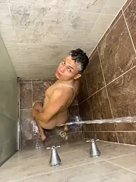 _Leo_Boy Show in webcam