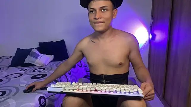 _Leo_Boy Adlı Modelin Web Kamerası Şovu
